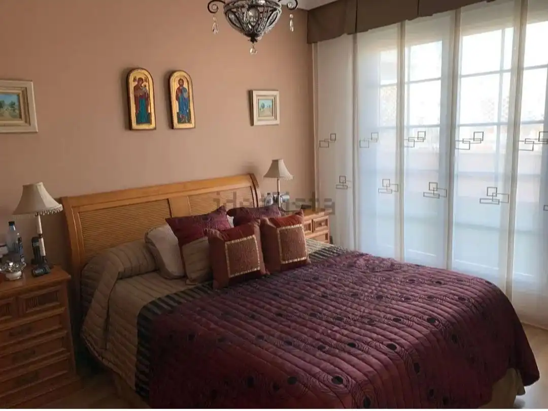 Habitación de Ático de alquiler en Almería con Aire acondicionado, Calefacción y Amueblado