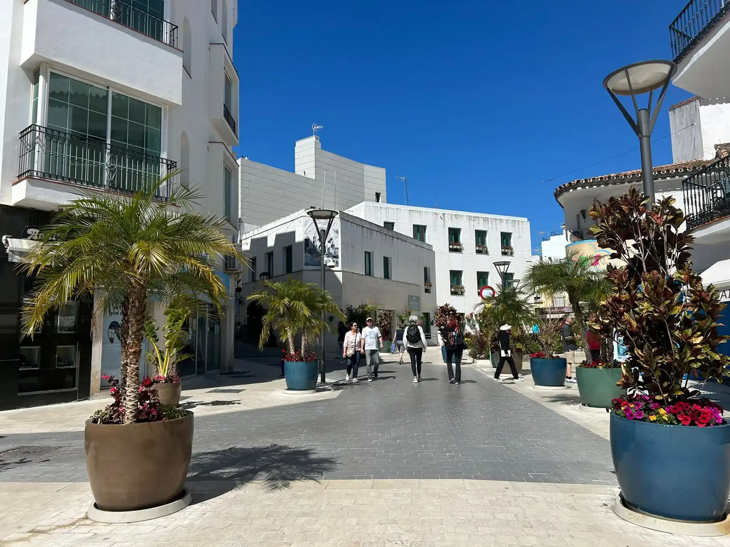 Außenansicht von Wohnung zur Miete in Estepona mit Klimaanlage, Möbliert und Internet