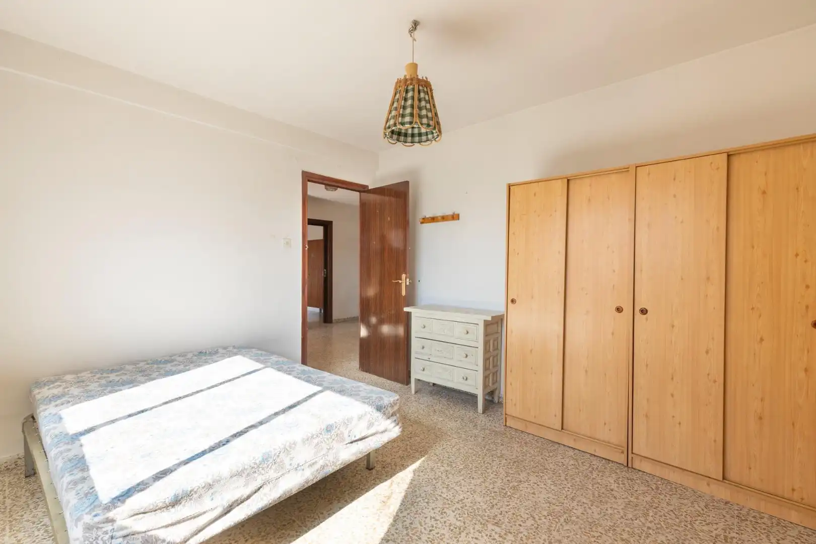 Dormitori de Pis en venda en Granada amb Terrassa