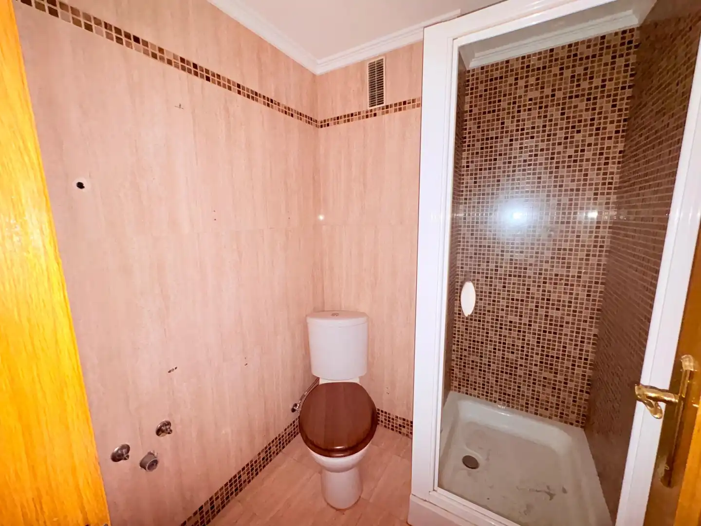Baño de Piso en venta en Ponferrada con Calefacción y Trastero