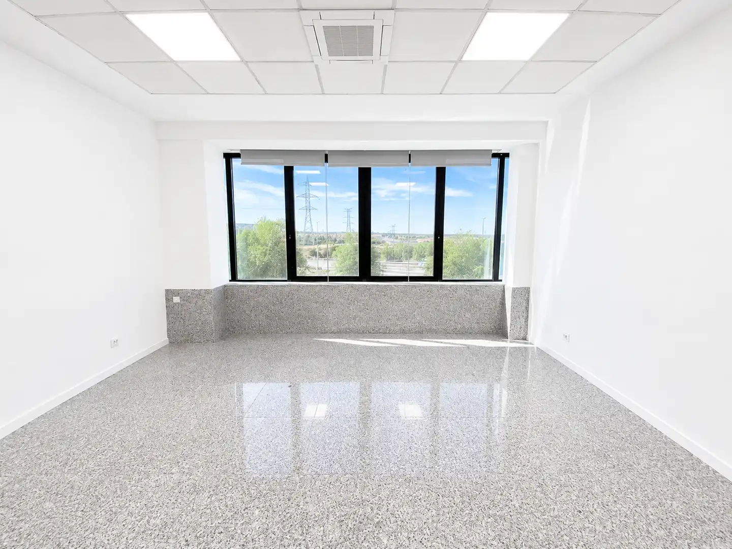 Oficina amb ascensor de lloguer a Calle Dublín 1