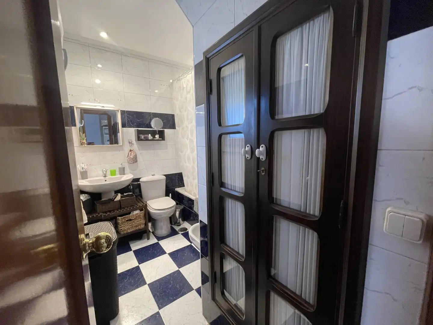 Badezimmer von Einfamilien-Reihenhaus zum Verkauf in Gines mit Klimaanlage, Heizung und Abstellraum