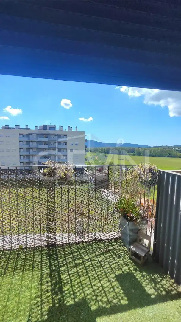 Terraza de Piso en venta en Santa Perpètua de Mogoda con Calefacción, Trastero y Balcón