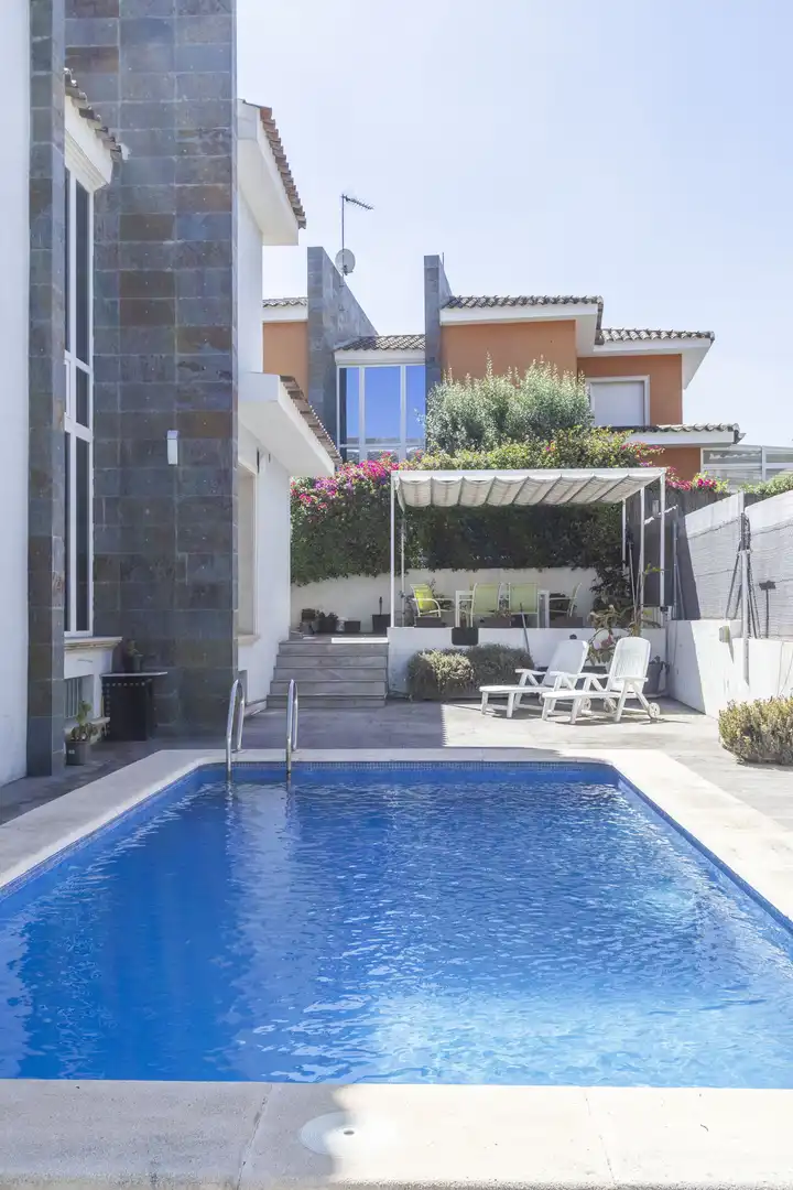 Piscina de Casa o chalet en venta en Paterna con Aire acondicionado, Calefacción y Jardín privado