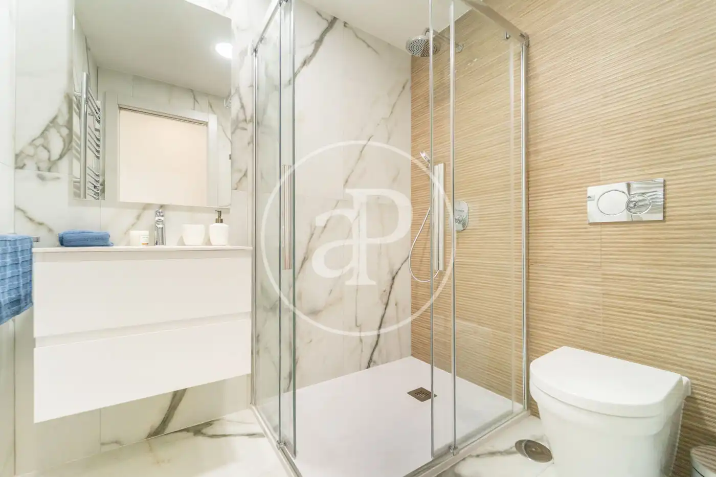 Baño de Piso en venta en Benidorm con Aire acondicionado, Calefacción y Jardín privado