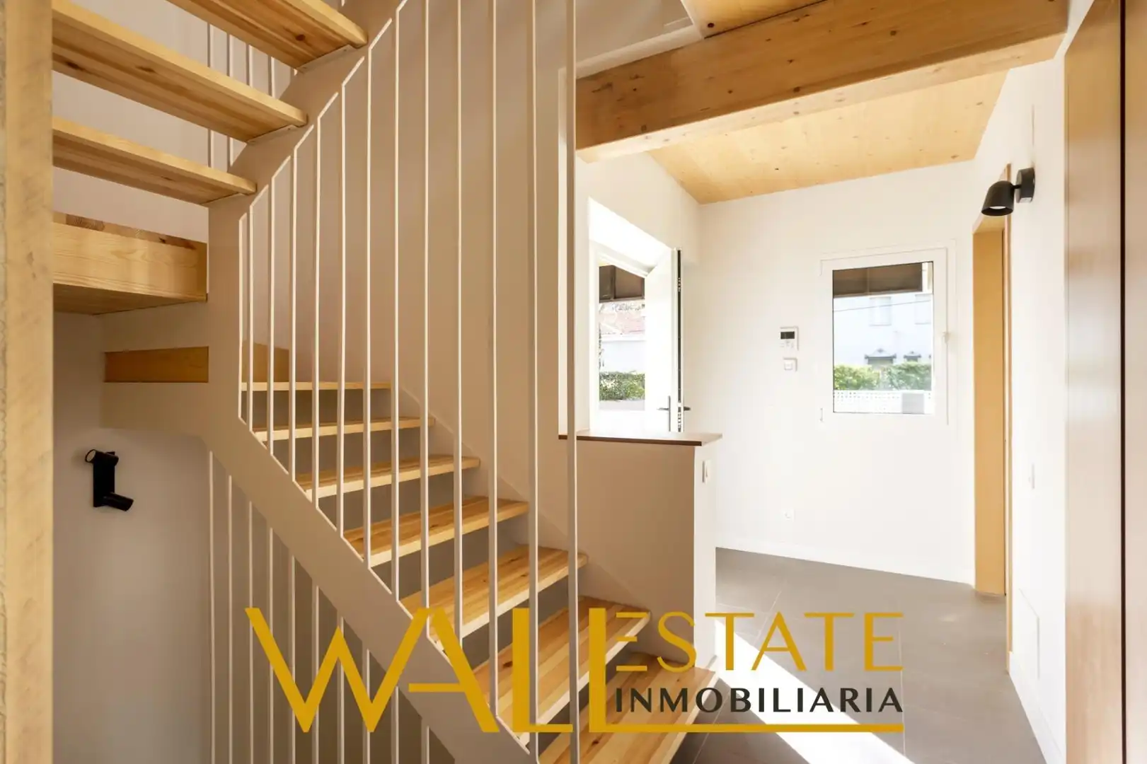 Vista exterior de Casa o xalet en venda en Madrid amb Calefacció, Jardí privat i Terrassa