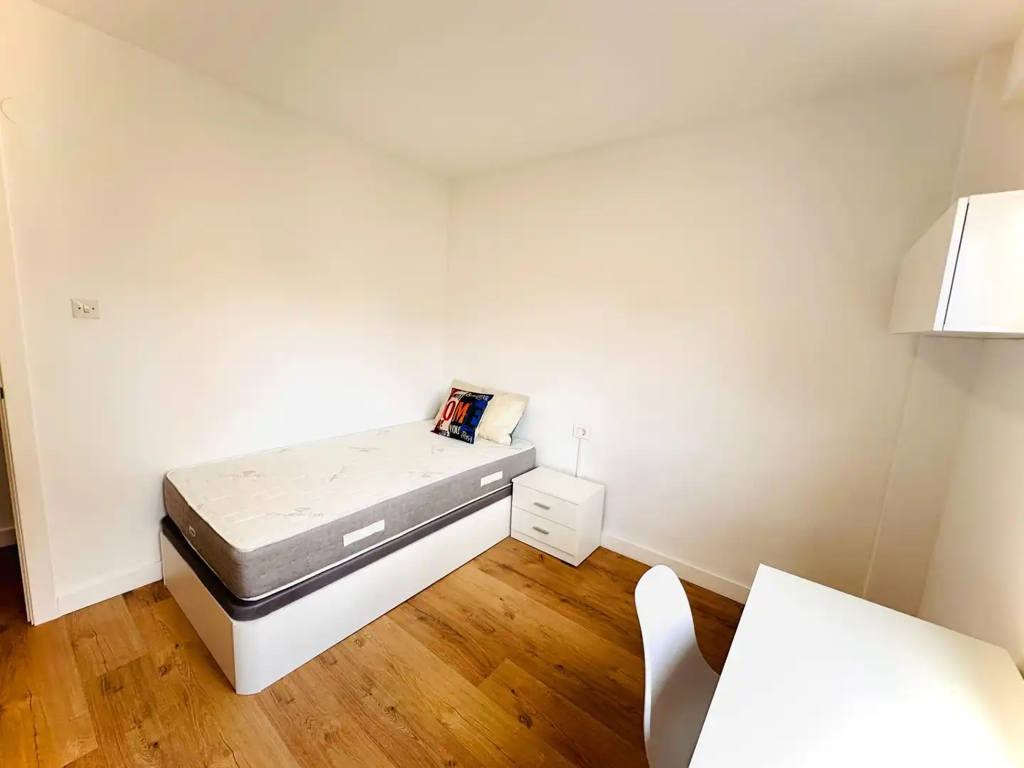 Room in Calle FRAY JUAN SANCHEZ COTAN, Cartuja