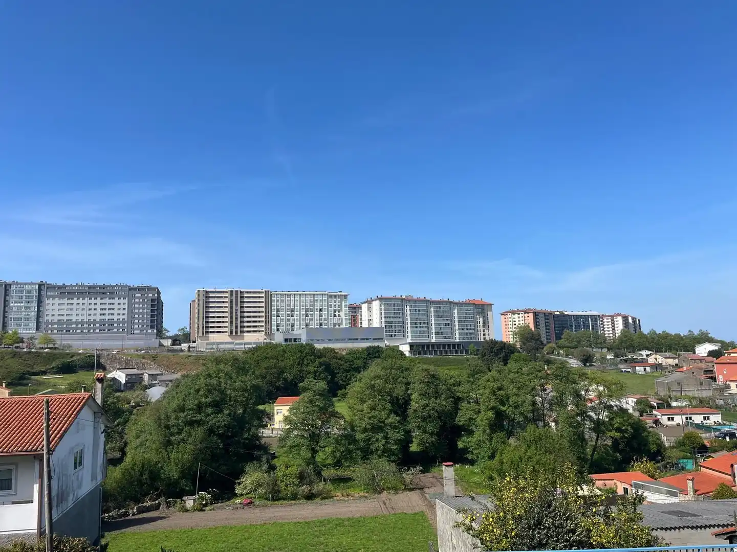 Vista exterior de Casa o xalet en venda en A Coruña Capital  amb Calefacció i Traster