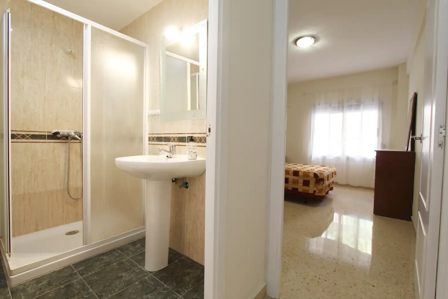 Baño de Piso de alquiler en Alaquàs con Aire acondicionado, Calefacción y Amueblado