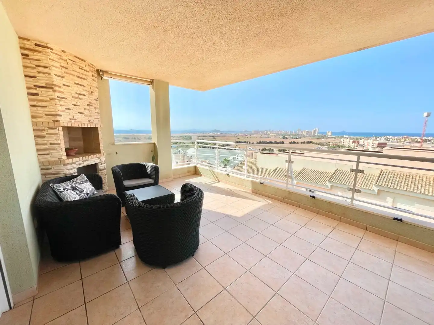Terrassa de Apartament de lloguer en Cartagena amb Aire condicionat, Piscina i Moblat