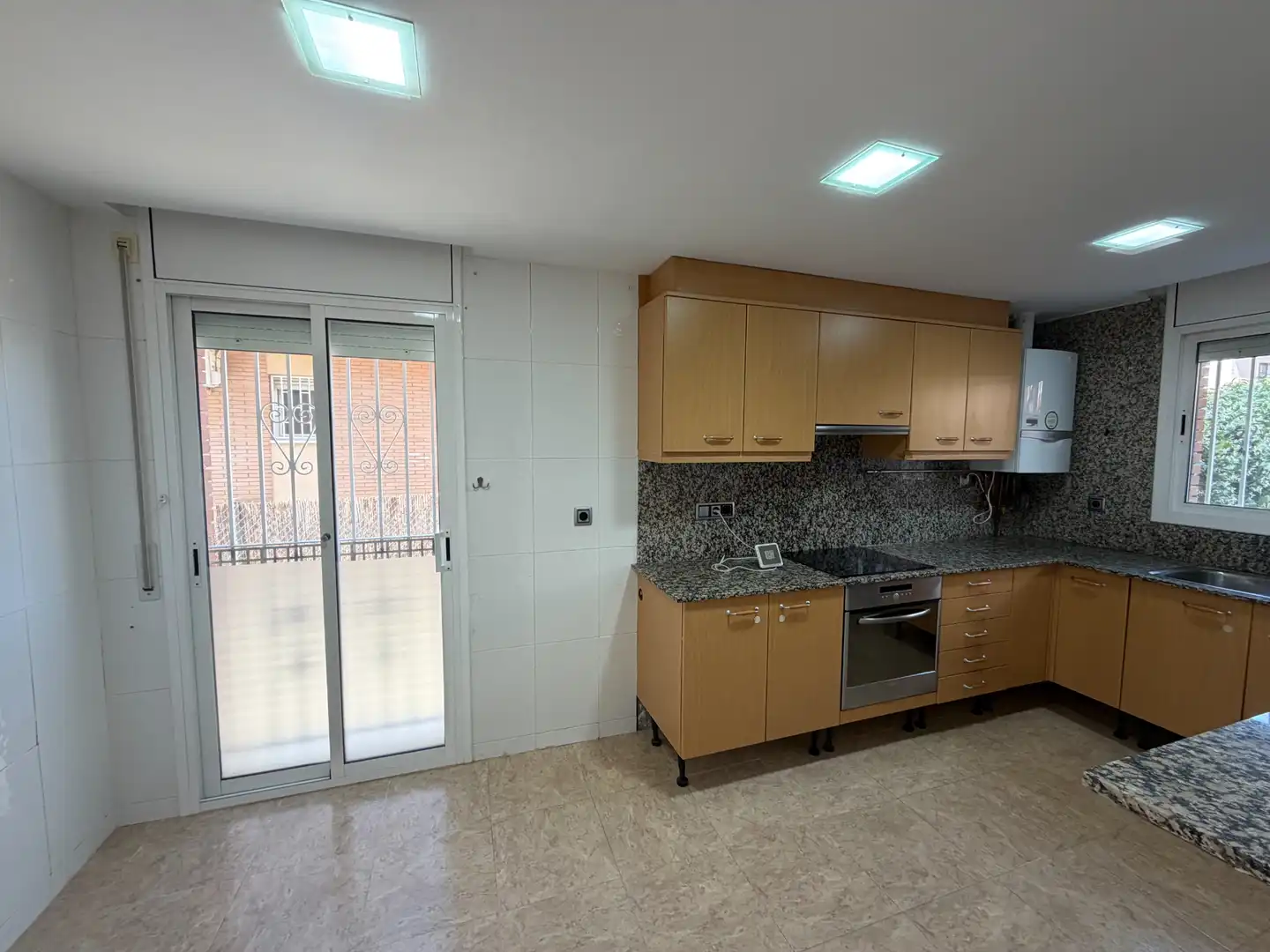 Semi-detached house with terrace for sale in Carrer Castell de Prades 10, imagen 11