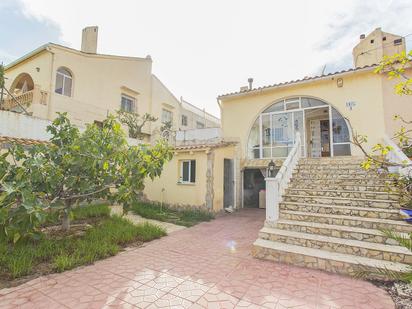 Vista exterior de Casa adosada en venda en Orihuela amb Calefacció, Traster i Piscina