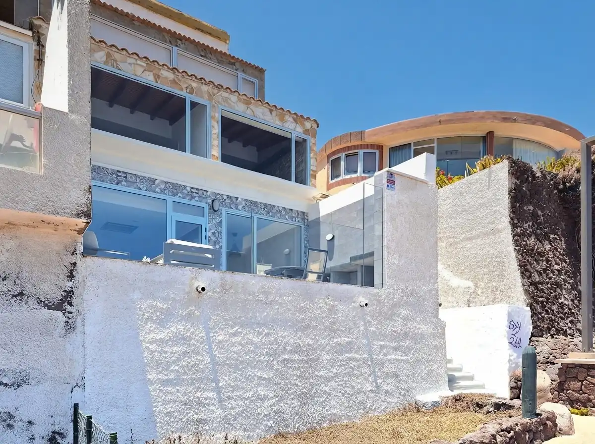 Vista exterior de Casa adosada en venda en Telde amb Terrassa i Traster