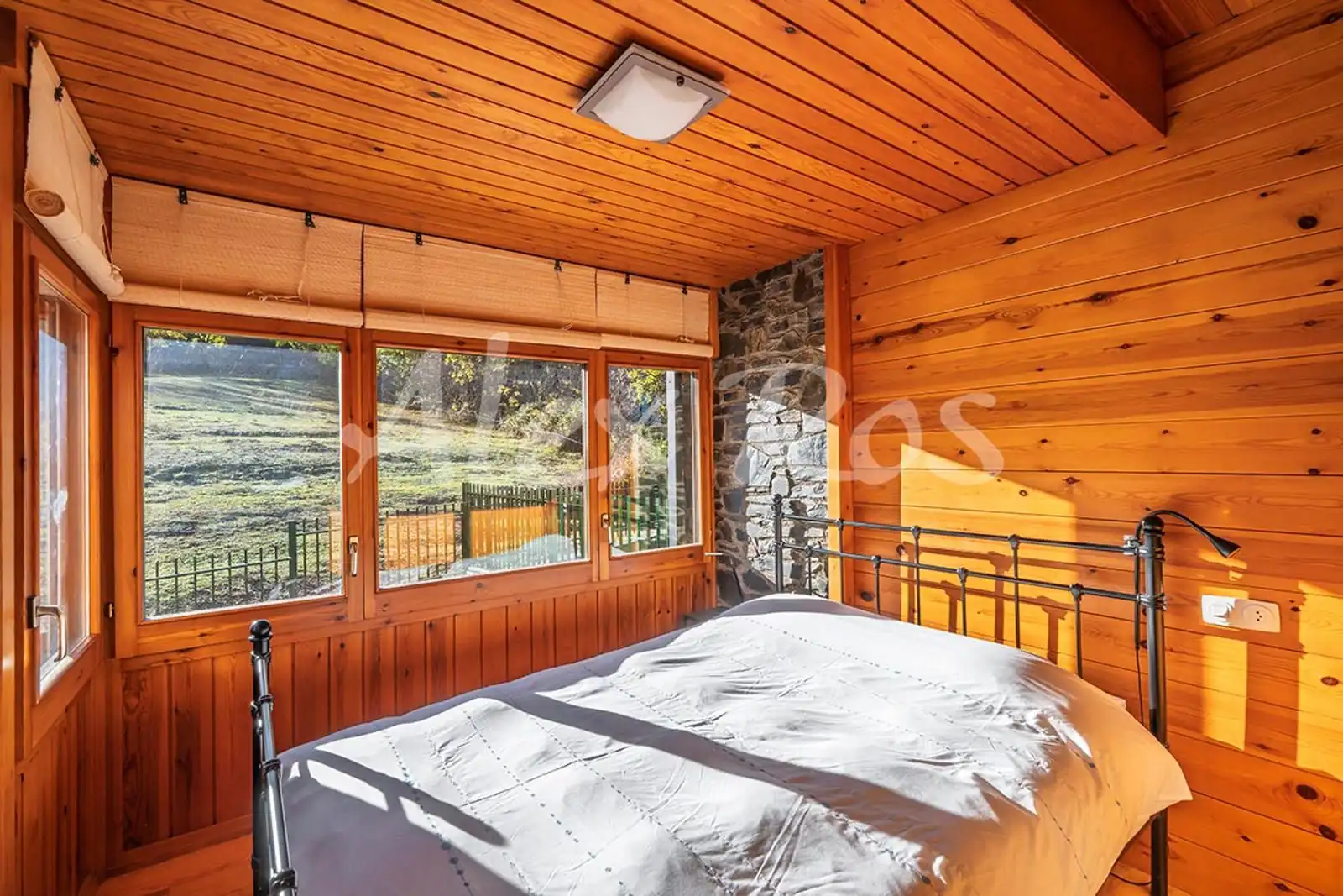Dormitori de Casa o xalet en venda en Fontanals de Cerdanya amb Terrassa, Traster i Moblat