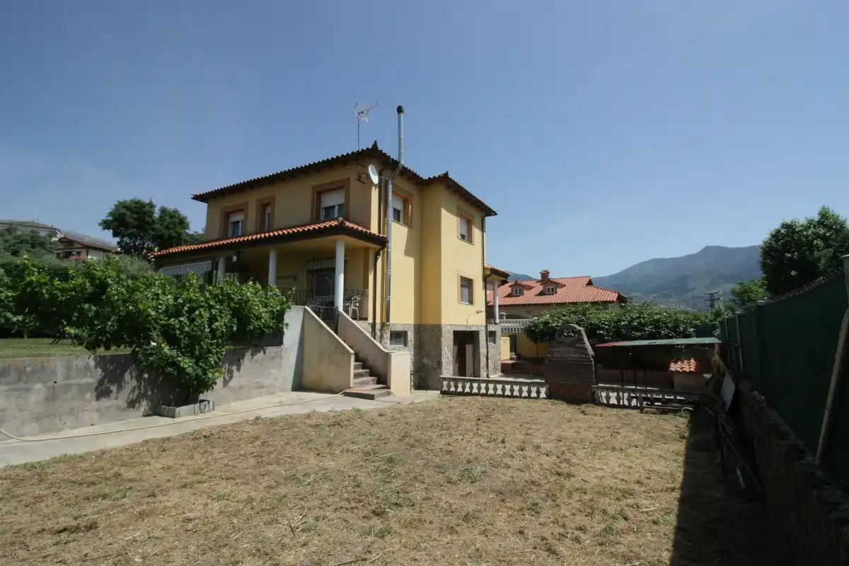 Vista exterior de Casa o chalet en venta en Mombeltrán con Calefacción, Jardín privado y Terraza