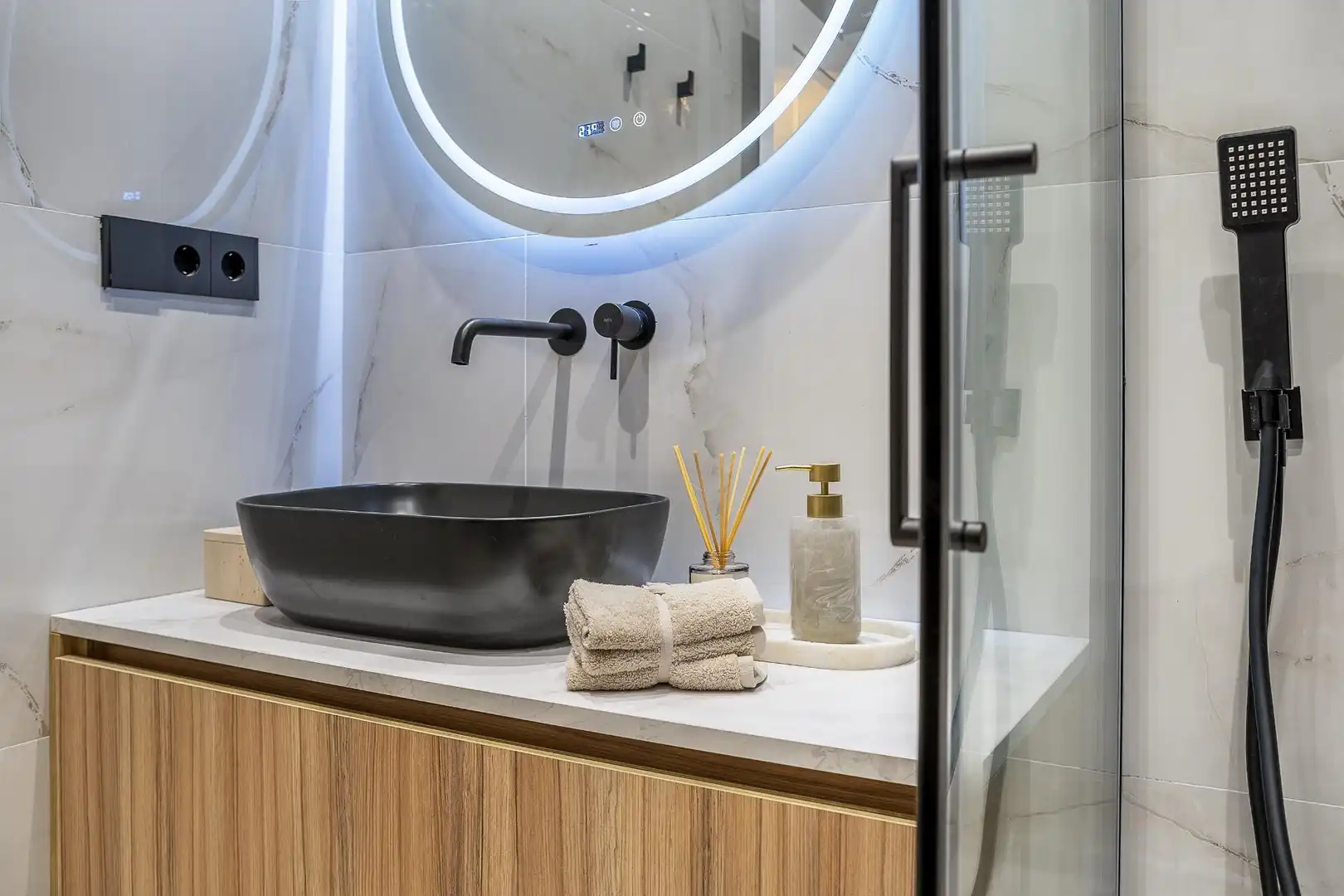 Bathroom of Ground floor for sale in Granada  with Air Conditioner, Private garden and Furnished