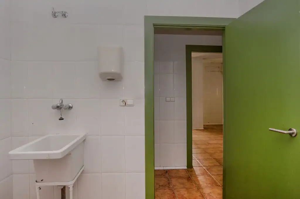 Business premises for sale in C/ Angel Nieto, imagen 22