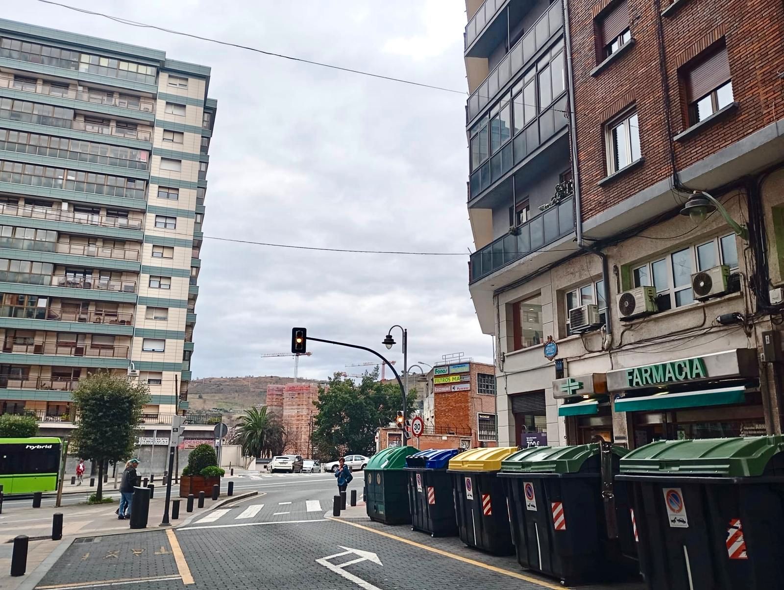 Vista exterior de Pis en venda en Bilbao  amb Calefacció, Moblat i Forn