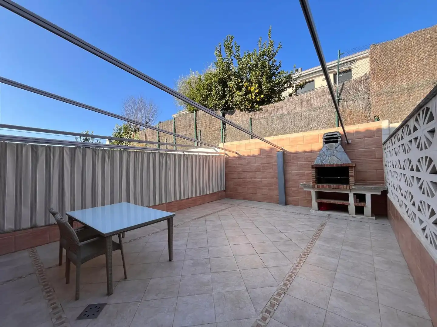 Terraza de Casa adosada en venta en Vilanova i la Geltrú con Calefacción, Jardín privado y Terraza