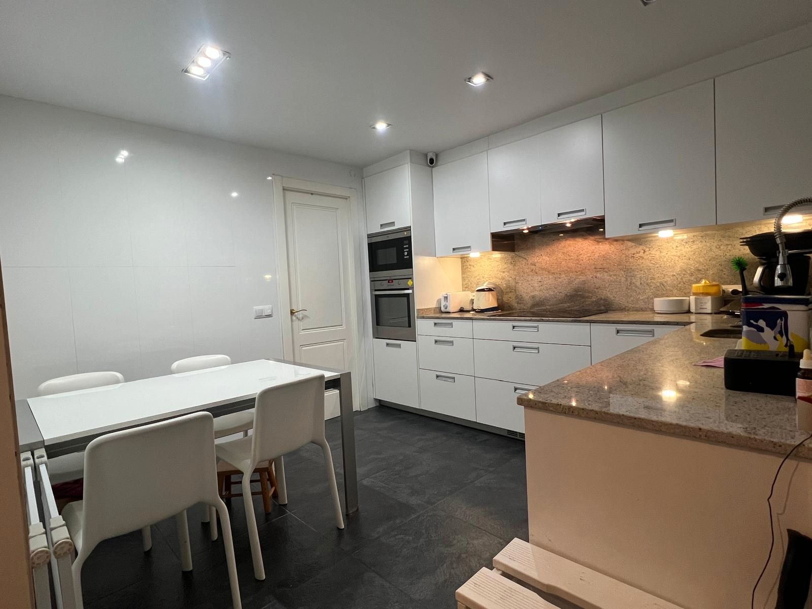 Kitchen of Apartment to share in  Barcelona Capital  with Air Conditioner, Heating and Private garden