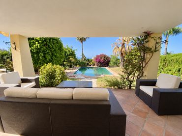 Casa con piscina en venta en Selwo