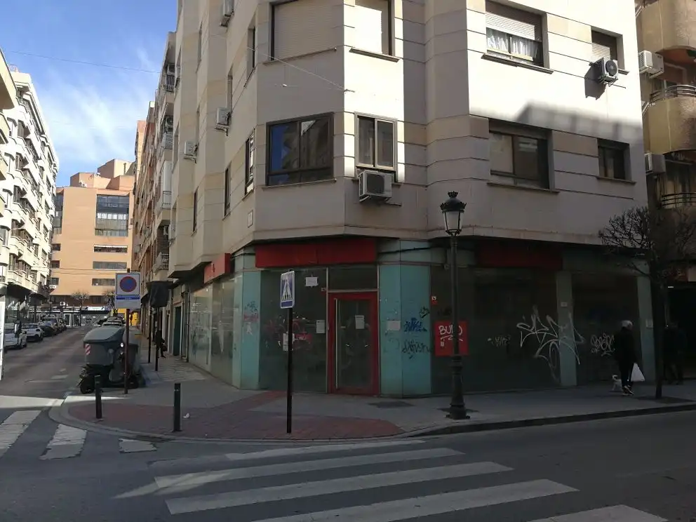 Local comercial en venda a Calle Pedro Coca 9
