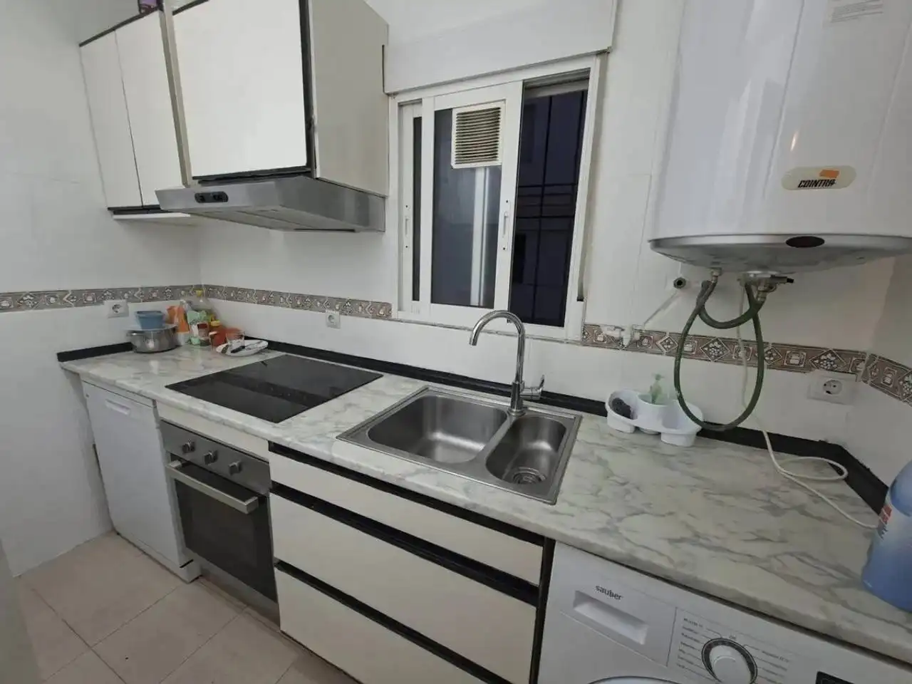 Cuina de Pis en venda en Esplugues de Llobregat amb Aire condicionat, Parquet i Terrassa