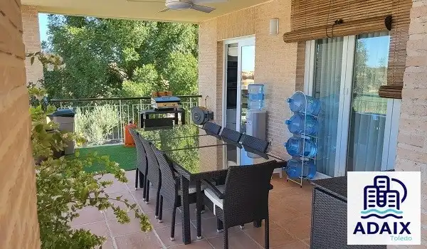 Terrasse von Haus oder Chalet zum Verkauf in Layos mit Klimaanlage, Heizung und Parkett