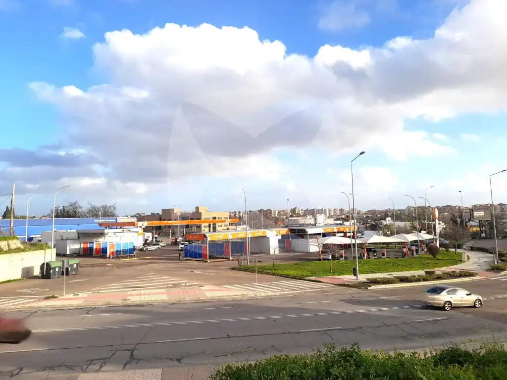 Vista exterior de Casa o xalet en venda en Badajoz amb Aire condicionat, Jardí privat i Traster