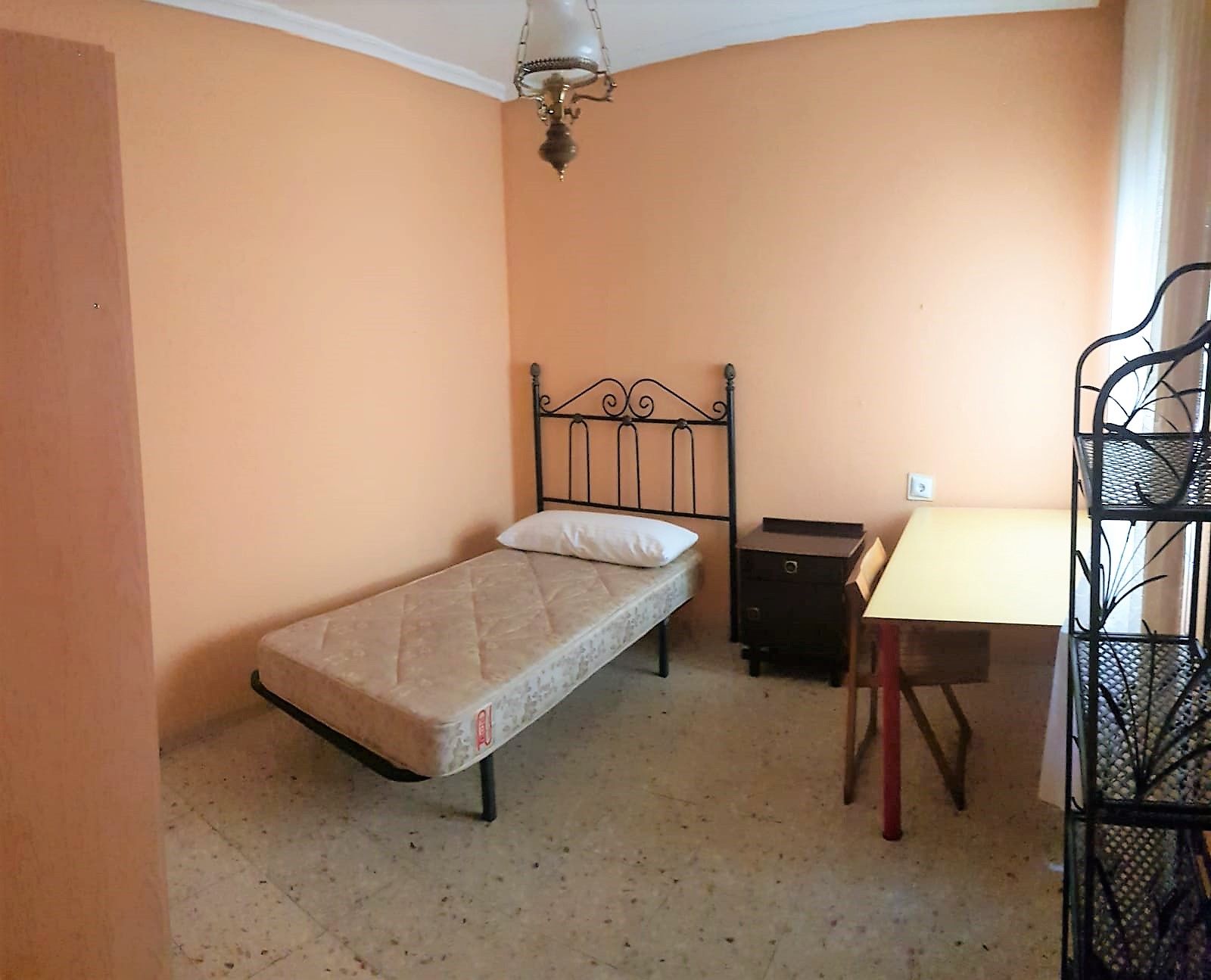 Habitación de Piso de alquiler en Cáceres Capital con Terraza y Amueblado