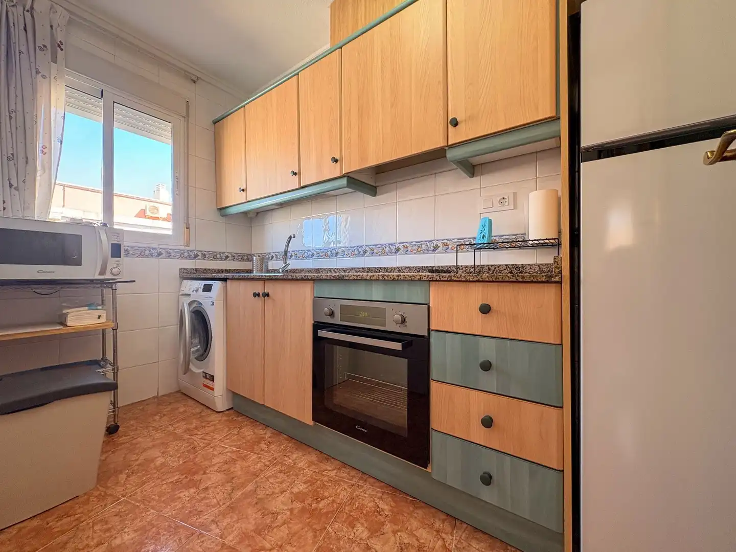 Cuina de Àtic de lloguer en Torrevieja amb Aire condicionat, Calefacció i Terrassa