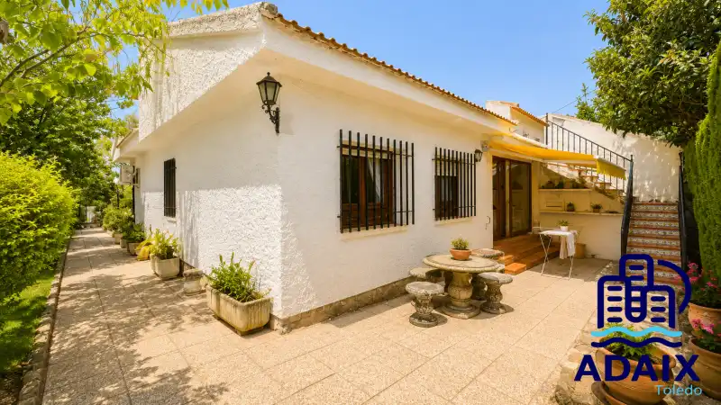 Vista exterior de Casa o chalet en venta en Noez con Aire acondicionado y Terraza