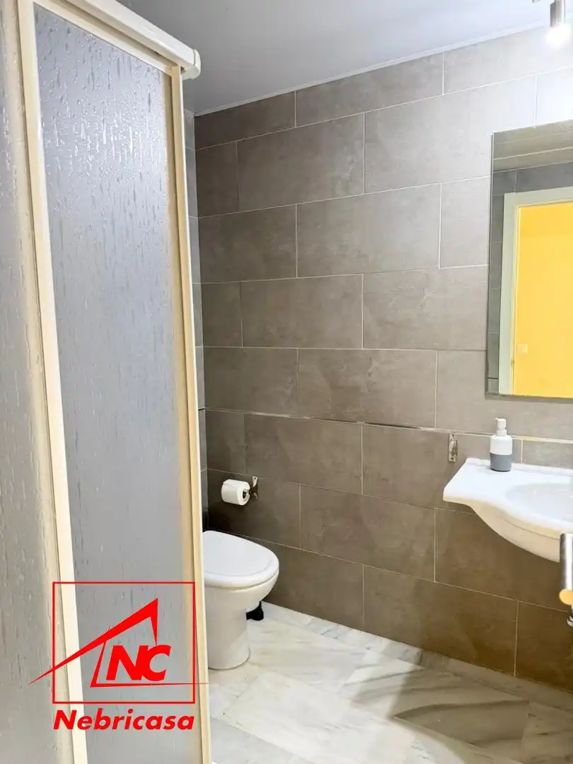 Baño de Piso en venta en Chipiona con Aire acondicionado, Trastero y Piscina