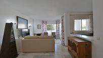 Sala d'estar de Apartament en venda en Marbella amb Terrassa i Piscina