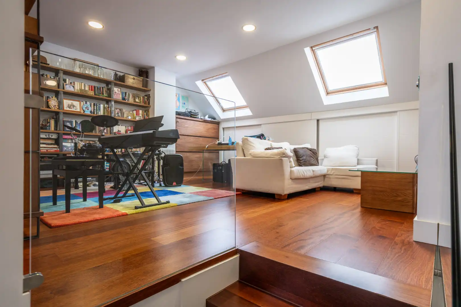 Sala de estar de Casa adosada en venta en Las Rozas de Madrid con Aire acondicionado, Calefacción y Jardín privado