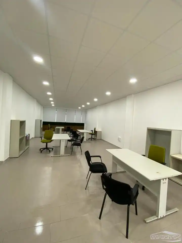 Oficina de lloguer en Lucena