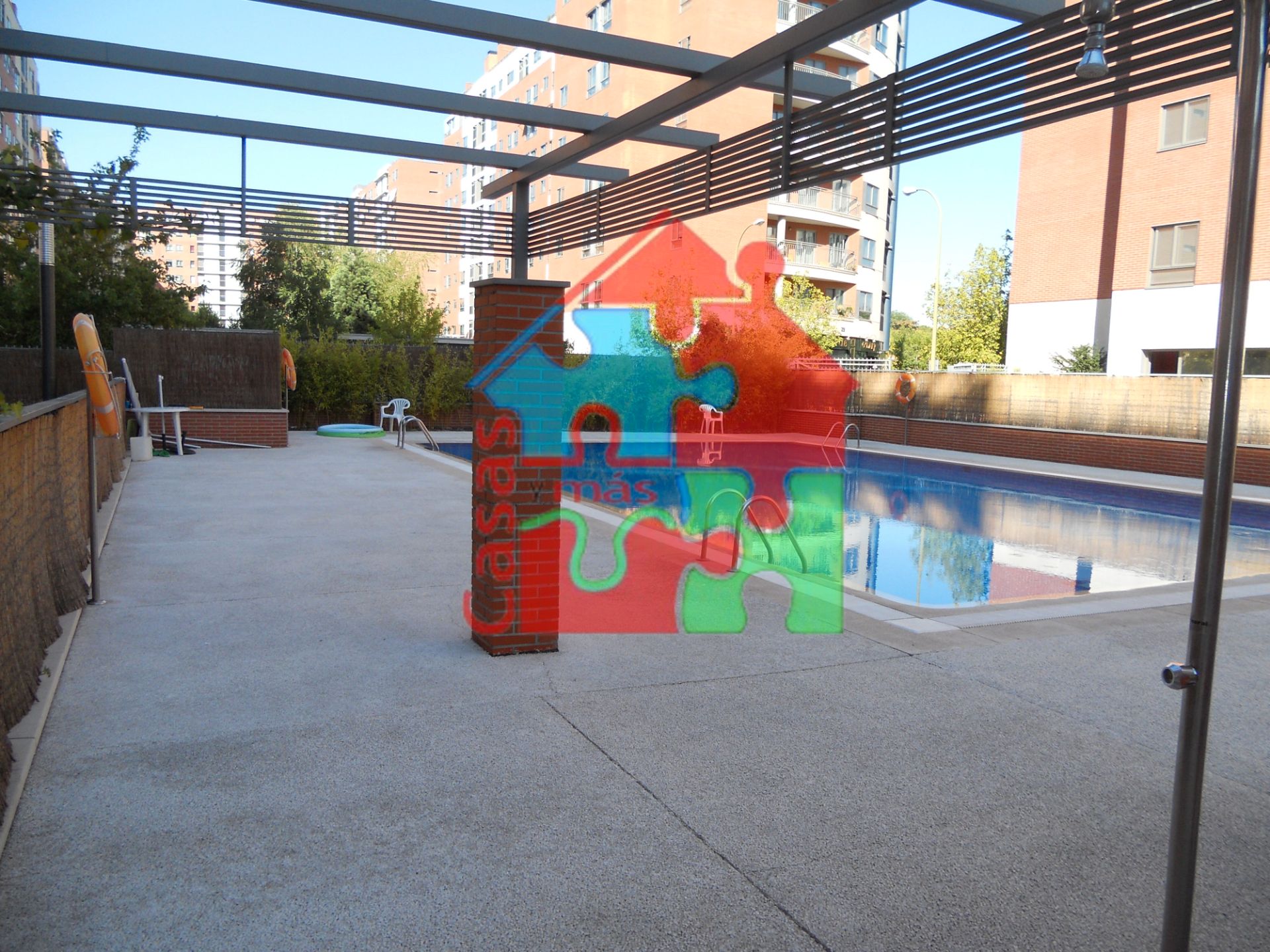 Swimming pool of Flat to rent in  Madrid Capital  with Air Conditioner, Heating and Storage room