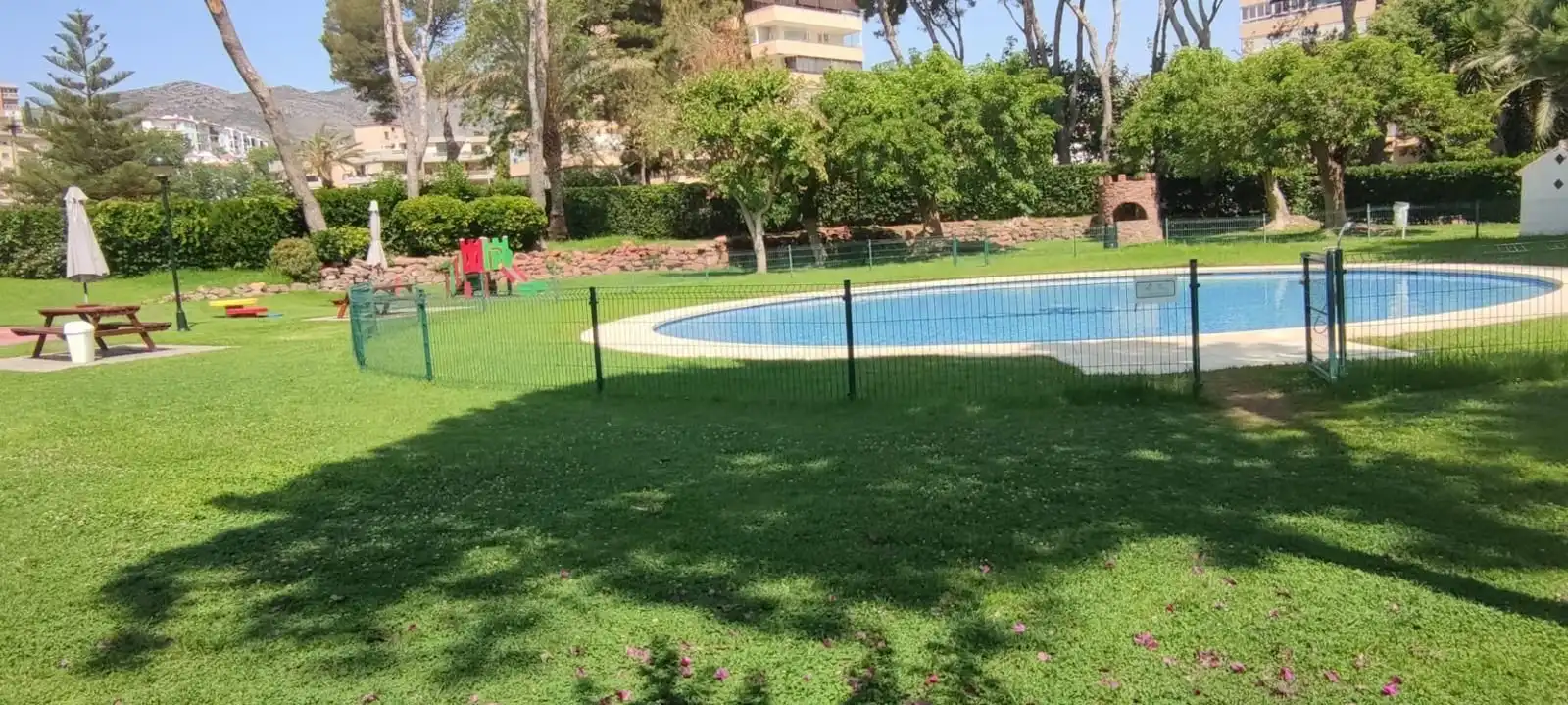Piscina de Casa adosada en venta en Torremolinos con Aire acondicionado, Calefacción y Terraza