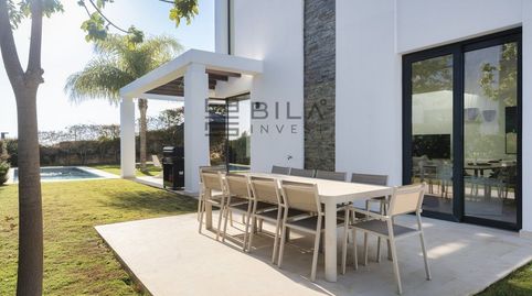 Foto 5 de Casa adosada en venta en Residencial Greenhills, Calahonda, Mijas