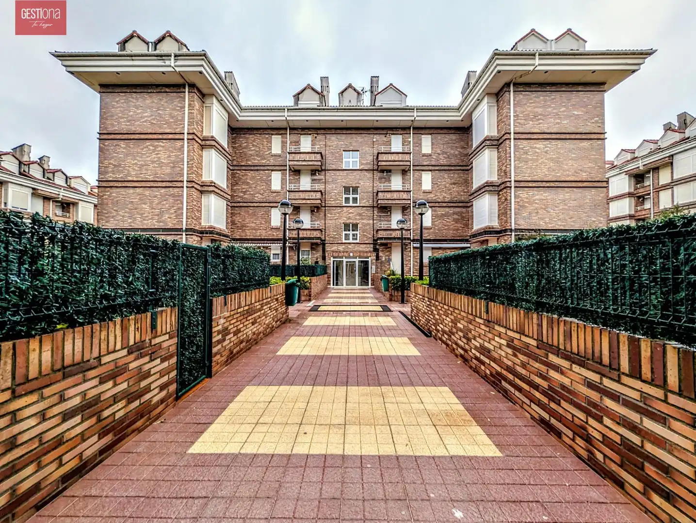Vista exterior de Apartamento en venta en Noja con Calefacción, Terraza y Balcón