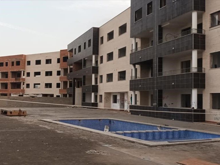 Swimming pool of Building for sale in Carcaixent