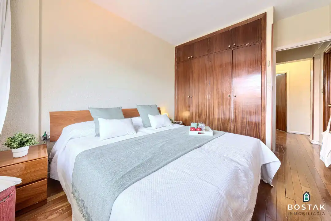Schlafzimmer von Wohnung zum Verkauf in Bilbao  mit Heizung und Balkon