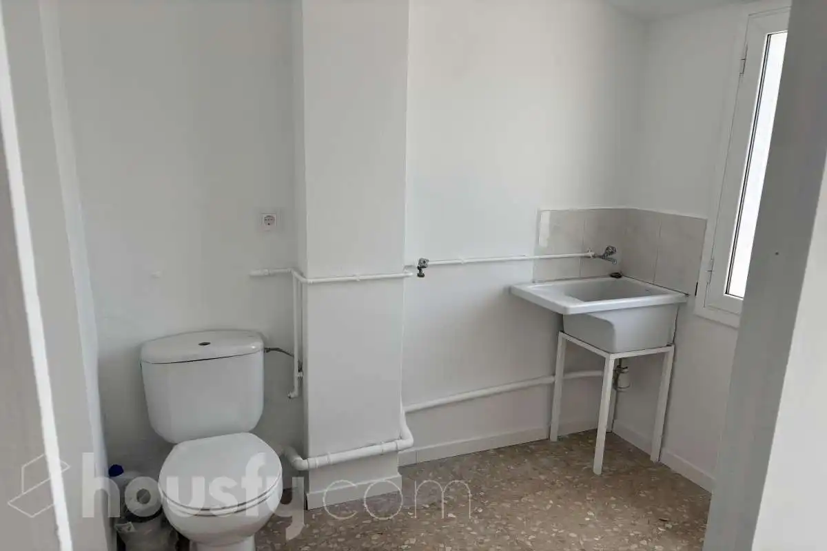 Bathroom of Flat for rent in Terrassa  with Heating, Terrace and Storage room