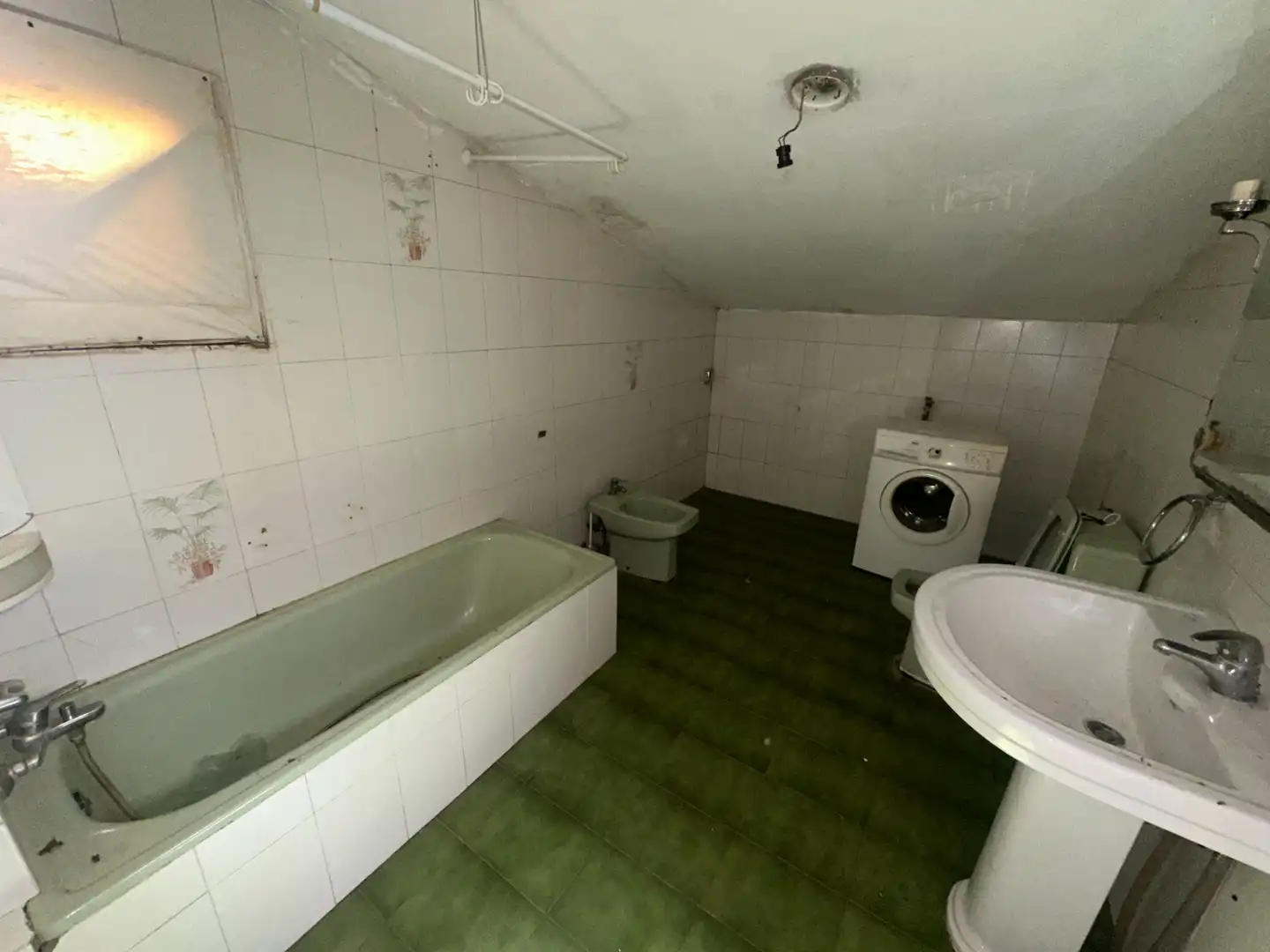 Baño de Finca rústica en venta en Alguaire con Calefacción, Jardín privado y Trastero