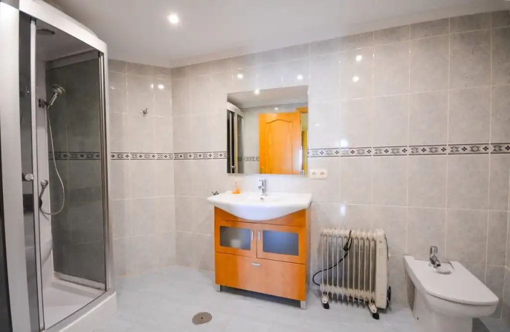 Bathroom of Houses for sale in Benalmádena  with Air Conditioner, Private garden and Terrace