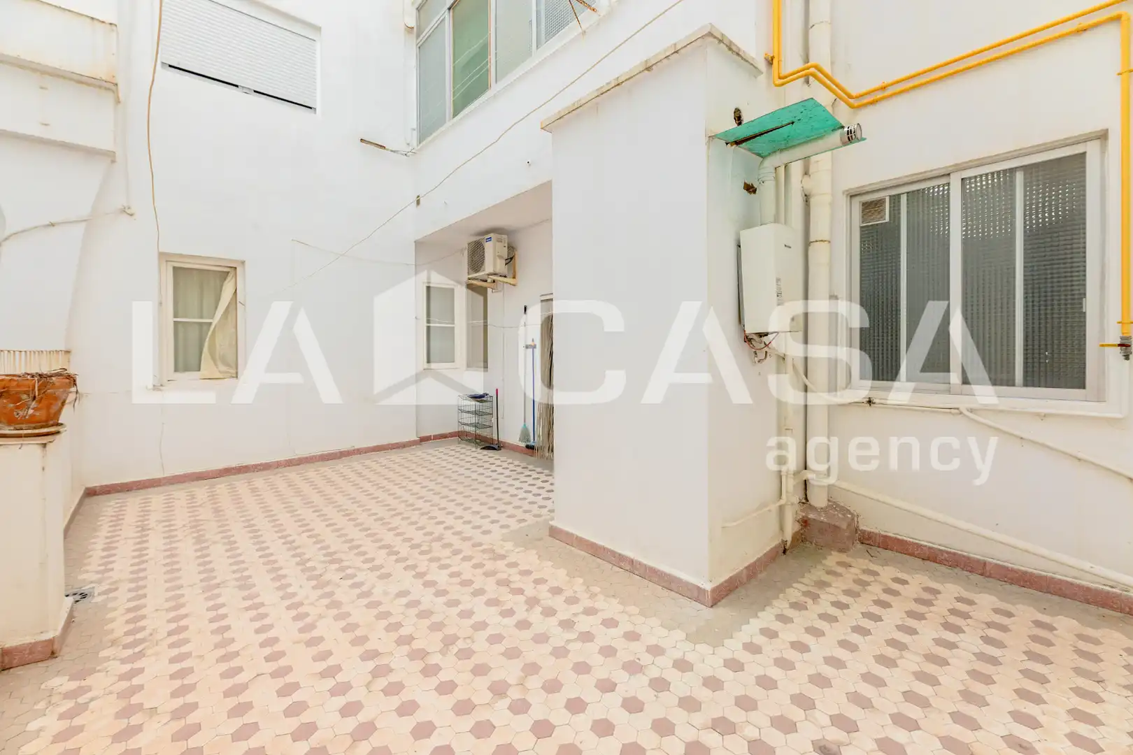 Appartamento con terrazza in vendita a Carrer del Doctor Josep Juan Dómine, imagen 3