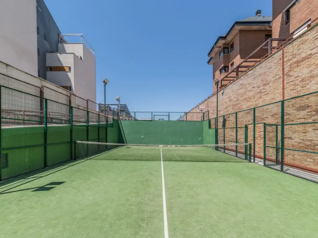 Dúplex de lloguer a Avenida Principe de Asturias, Zona Monte El Pilar