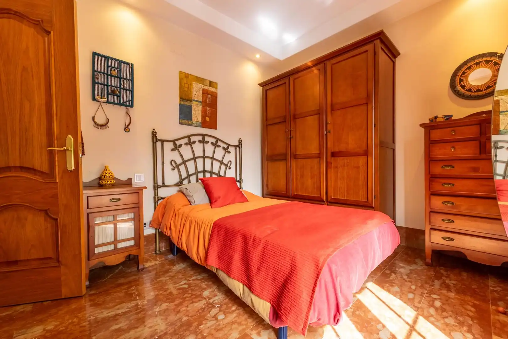 Dormitori de Casa adosada en venda en Ronda amb Aire condicionat, Calefacció i Jardí privat