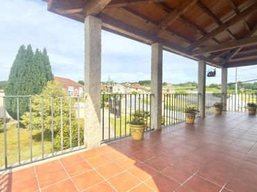 Casa con balcón en venta en Amoeiro