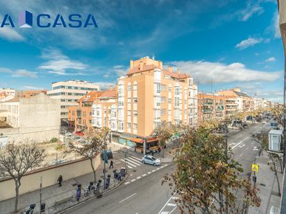 Exterior view of Flat for sale in  Madrid Capital  with Terrace